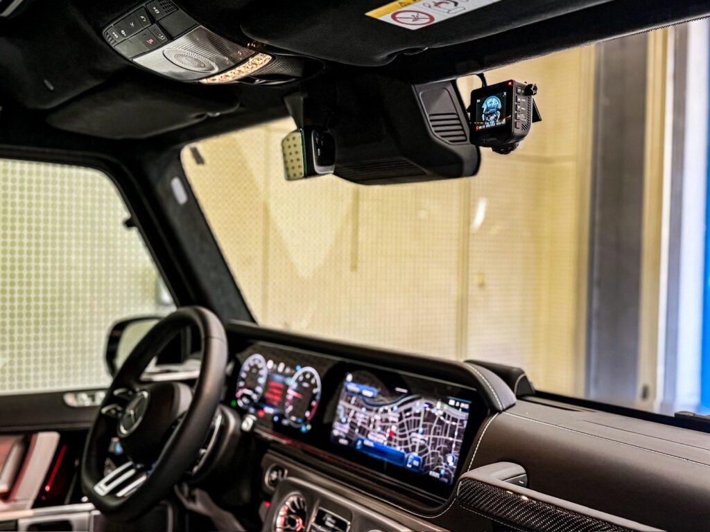 Mercedes AMG G Class 前後ドライブレコーダーをインストール